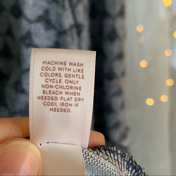 LC Lauren Conrad Bell Sleeve Long Sleeve Shirt Top Size Medium / Hearts Pattern. - Picture 15 of 17